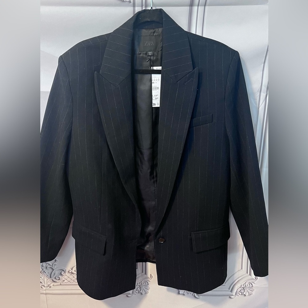 TREND NWT ZARA 2025 PINSTRIPE BLAZER size M
🚨firm price no discount - Picture 7 of 16